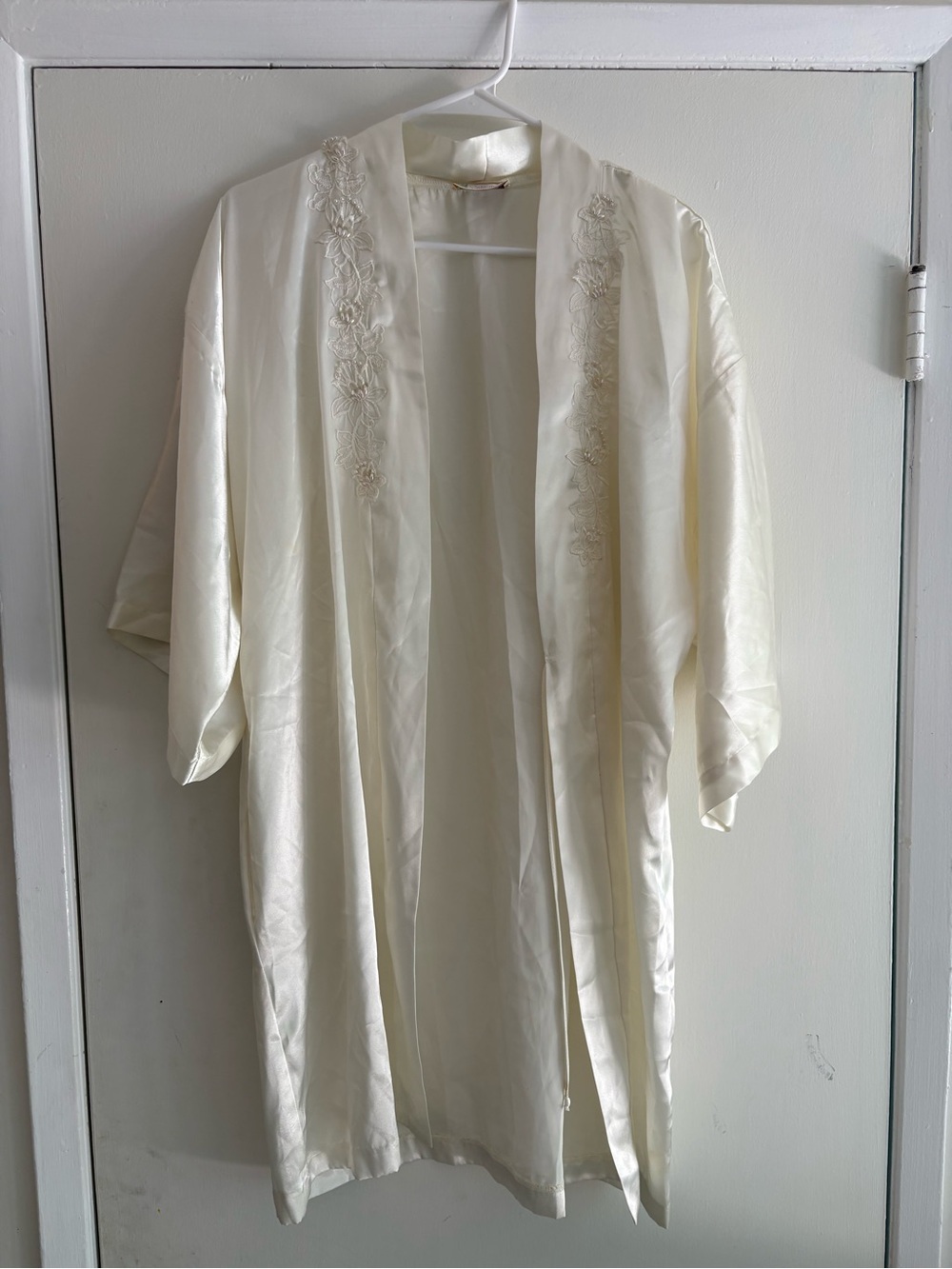 Vintage California Dynasty Silk Robe - Floral Embroidered Bridal Get Ready Robe